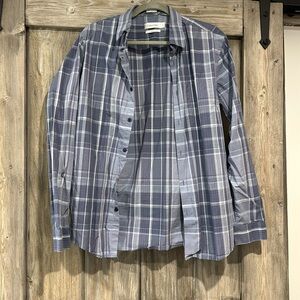 Calvin Klein slim fit, medium men’s dress shirt